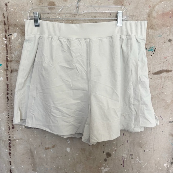 Lululemon Stretch Woven Relaxed-Fit High-Rise Short 4", Bone - Picture 2 of 5